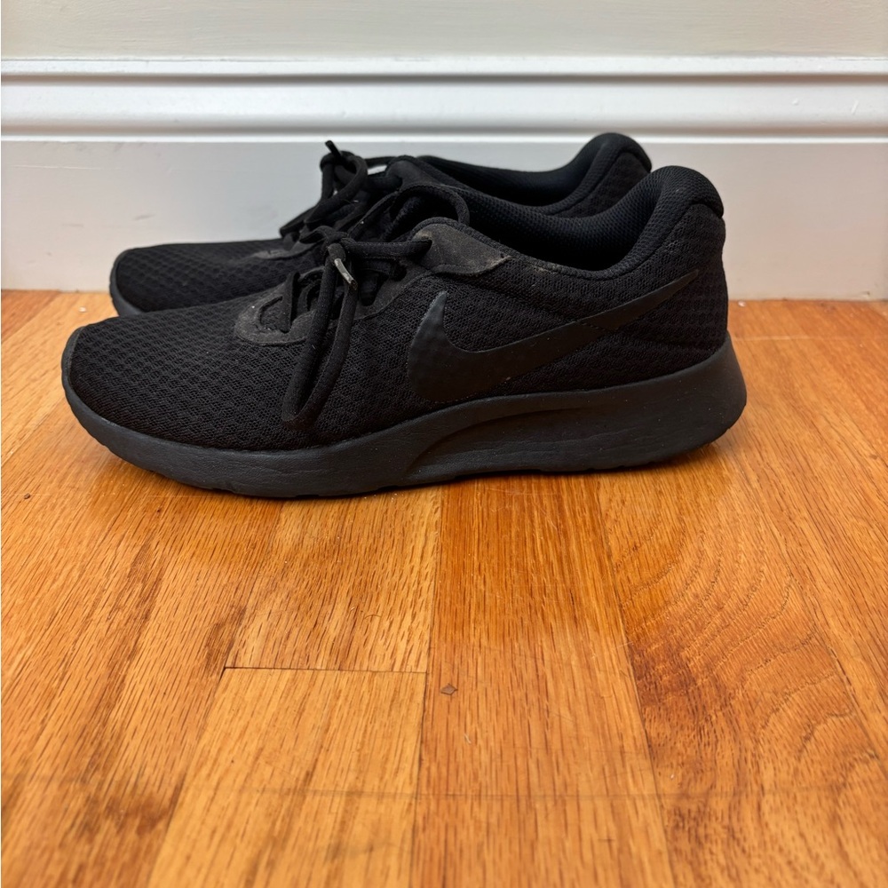 Nike Black Lightweight Sneakers